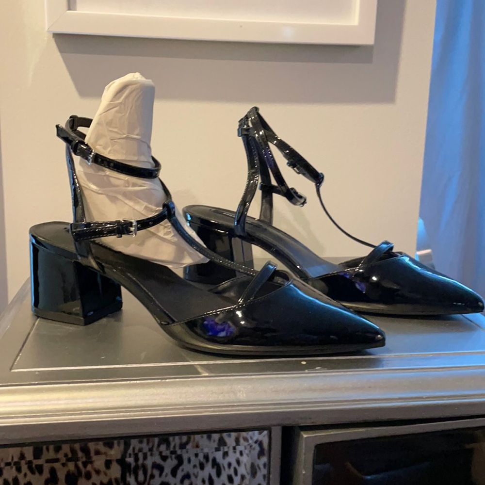 Black patent leather pointy toe shoes
